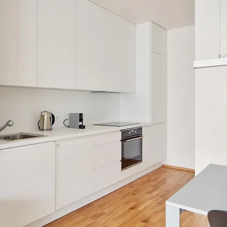 Days - Spacious With Balcony By The Vltava River In Karlin