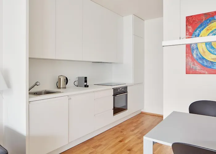 Days - Spacious With Balcony By The Vltava River In Karlin
