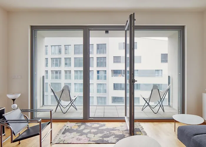 Days - Spacious With Balcony By The Vltava River In Karlin דירה *