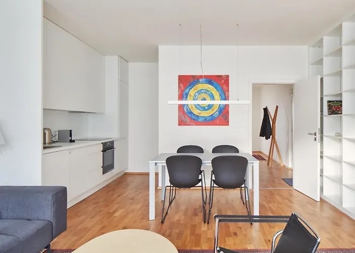Days - Spacious With Balcony By The Vltava River In Karlin דירה *