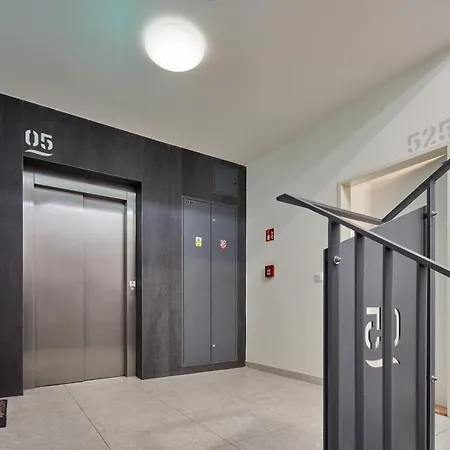 Apartmán Days - Spacious With Balcony By The Vltava River In Karlin *