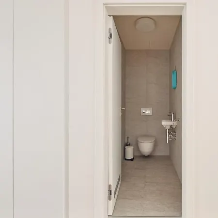Apartmán Days - Spacious With Balcony By The Vltava River In Karlin *