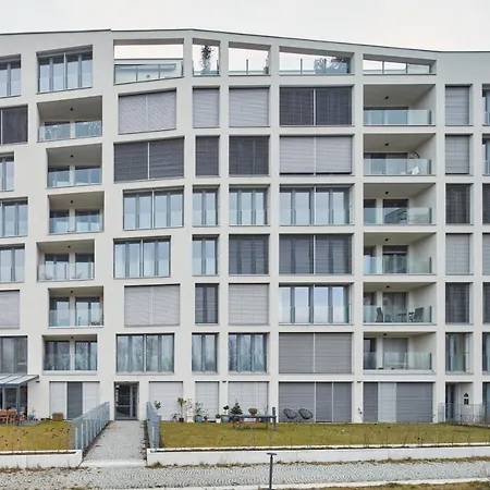 Days - Spacious With Balcony By The Vltava River In Karlin *