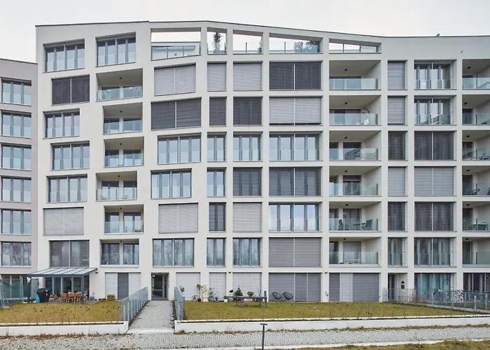 Days - Spacious With Balcony By The Vltava River In Karlin *